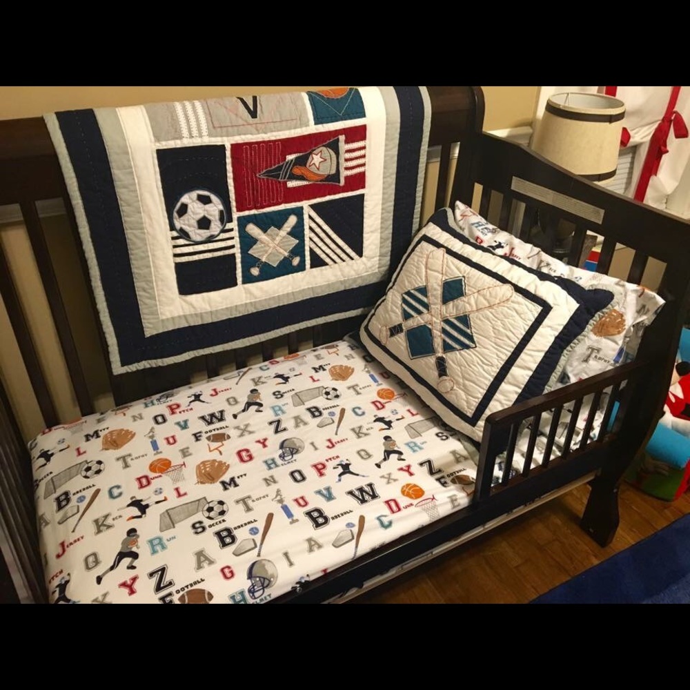 Pottery Barn Toddler Bed Quilt, Sham and Sheet Set